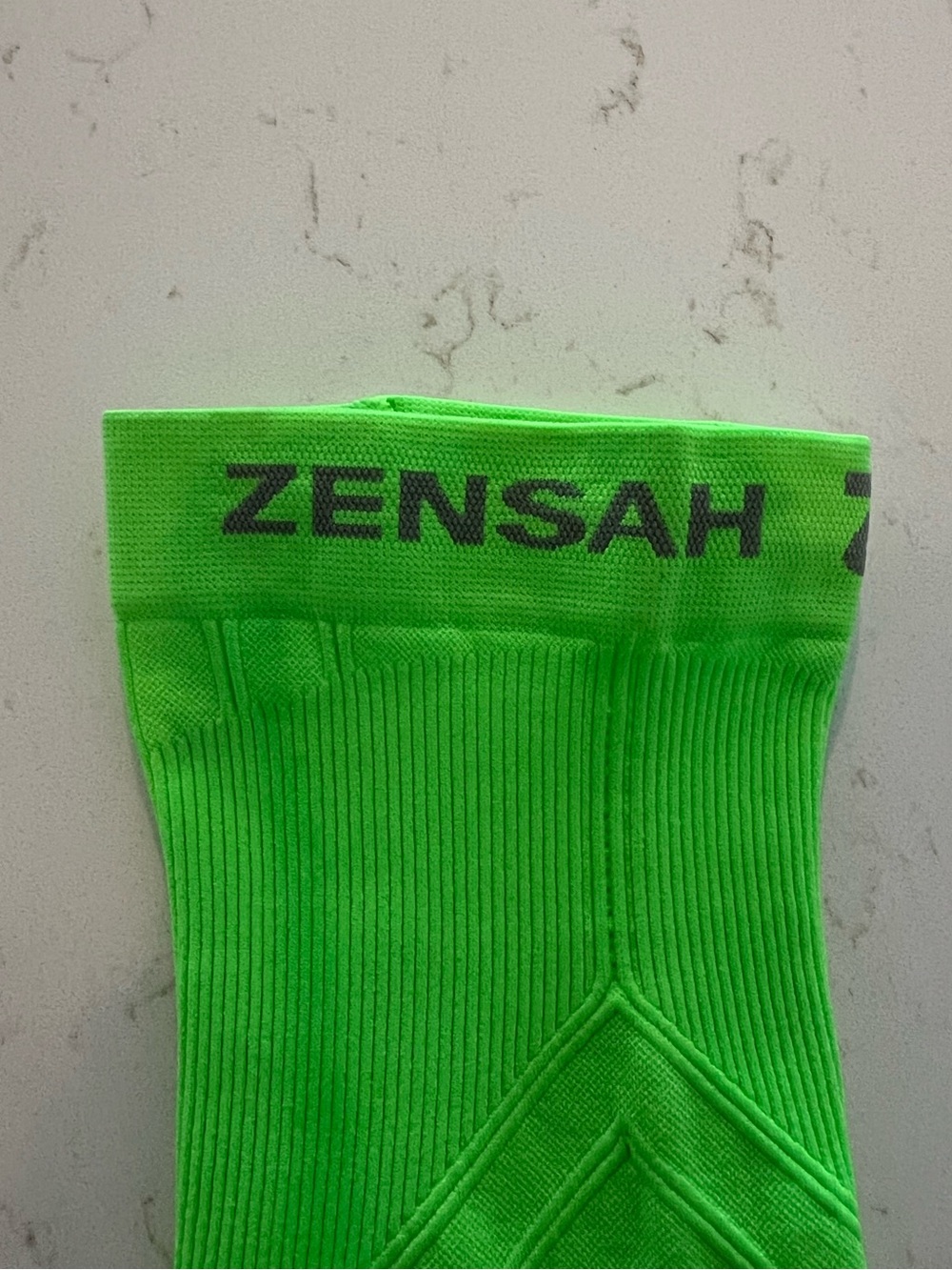 Zensah Neon Green Compression Calf Sleeves Size Large/X-Large NWOT - Picture 3 of 10